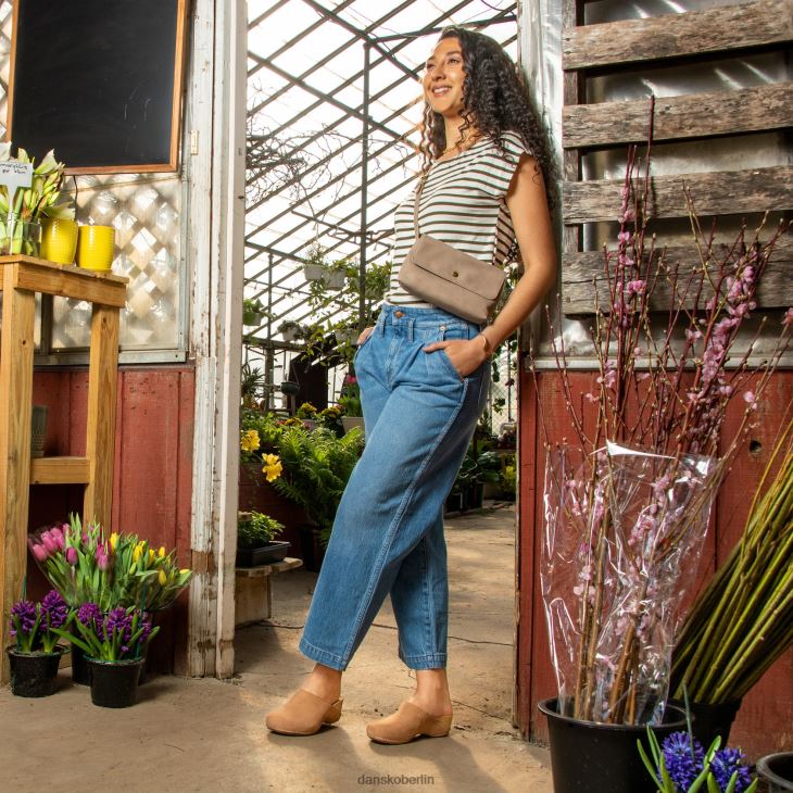 Dansko Frauen Talulah hellbraunes, gefrästes Nubukleder Pantoletten und Slipper L6BV60185