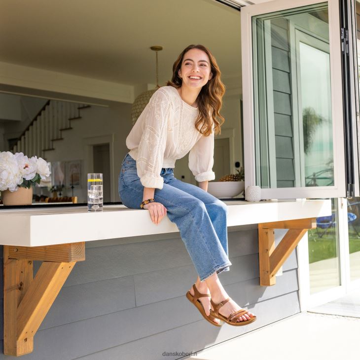 Dansko Frauen Janelle hellbraunes, glasiertes Leder Sandalen L6BV6088