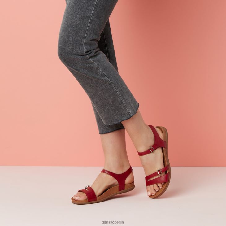 Dansko Frauen Janelle rot glasiertes Leder Sandalen L6BV6087