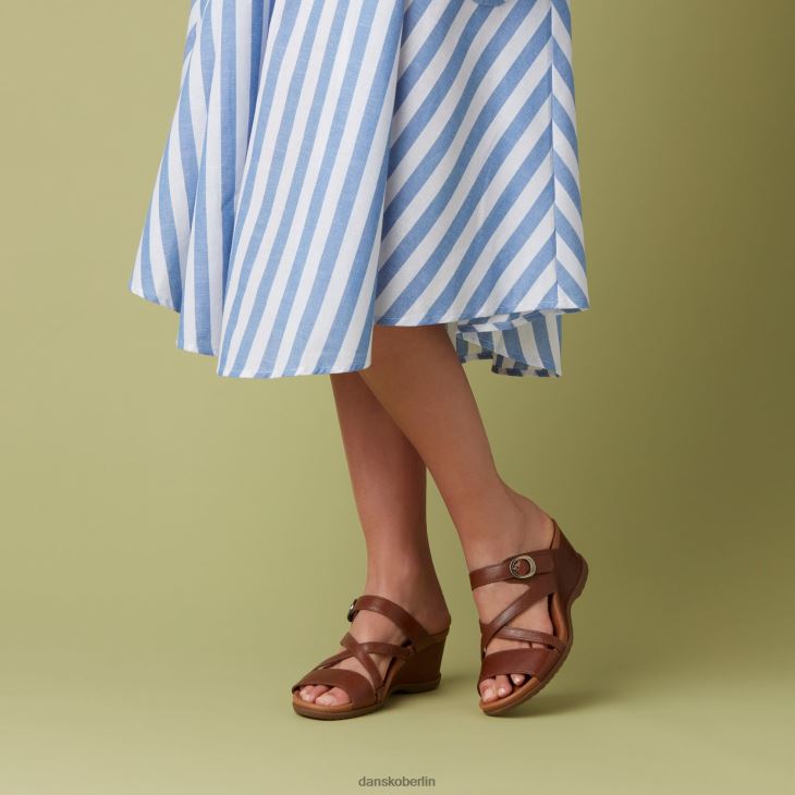 Dansko Frauen ana hellbraunes, glasiertes Leder Sandalen L6BV60124